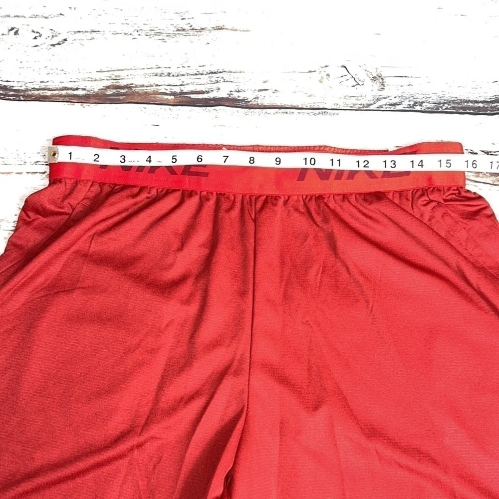Nike Men’s Crimson Red Standard Training Shorts SZ L Zipper Pocket/Pull-String